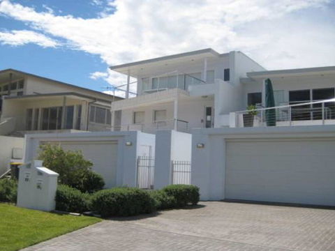 Ultimate Beach House' 19a Graham Street - Views , Peace & Quiet - Accommodation Yamba 2