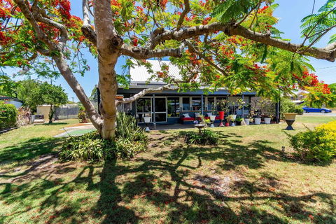 Unique Getaway 300m To Bribie Foreshore, Bongaree - Accommodation Yamba 3