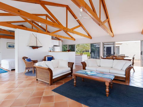 Unit 1 44 Danalene Pde Fantastic Waterfront Property With Air Con - Accommodation Yamba 1