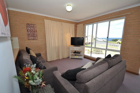Unit 1, Countess Court - Accommodation Yamba 2