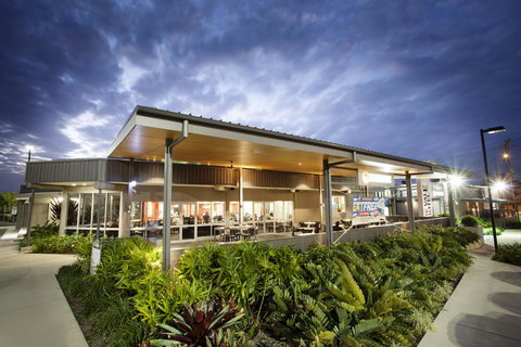 Vale Hotel - Accommodation Yamba 0