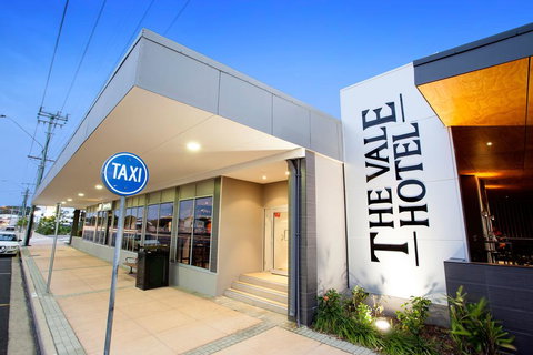Vale Hotel - Accommodation Yamba 1