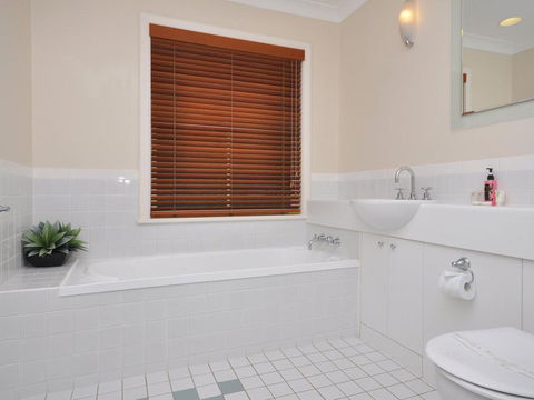 Villa 3br Vista Resort Condo Located Within Cypress Lakes Resort (nothing Is More Central) - Accommodation Yamba 1