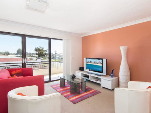 Villa Capri 3, Just A Hop, Skip And Jump To Bowling Club - Accommodation Yamba 0
