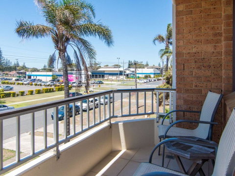 Villa Capri 3, Just A Hop, Skip And Jump To Bowling Club - Accommodation Yamba 3