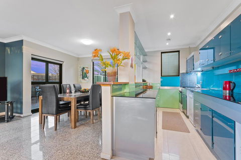 Villa De Marseilles - Melbourne - Accommodation Yamba 2