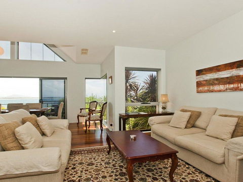 Villa Mer - Stylish Waterfront Accommodation - Accommodation Yamba 1