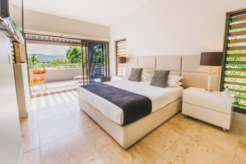 Villa Mercedes - Luxury Holiday Villa - Accommodation Yamba 0