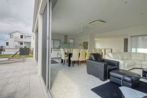 Villa Moyne - Located In A Quiet Cul De Sac And Designed For Beach Families - Accommodation Yamba 3