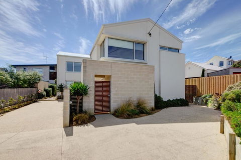 Villa Moyne - Located In A Quiet Cul De Sac And Designed For Beach Families - Accommodation Yamba 0