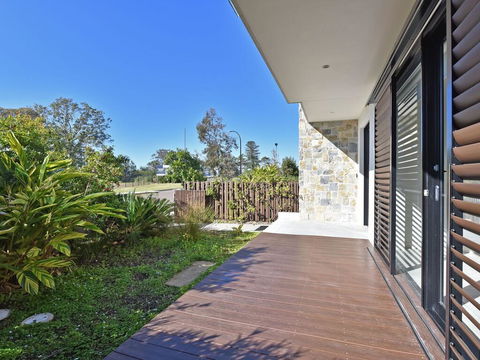 Villa Positano Waterside At Trinity Point - Accommodation Yamba 2