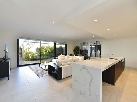 Villa Positano Waterside At Trinity Point - Accommodation Yamba 3