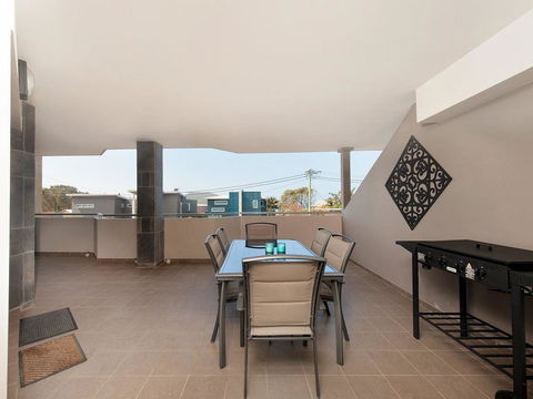 Villa Serene @ Fingal Bay - Accommodation Yamba 3