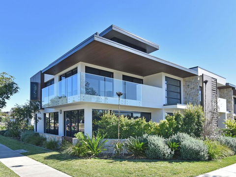 Villa Sorrento Waterside At Trinity Point - Accommodation Yamba 0