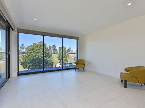 Villa Sorrento Waterside At Trinity Point - Accommodation Yamba 3
