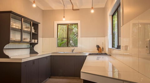 Vintage Inspired Three Bedroom Home- Heated Pool! - Accommodation Yamba 3