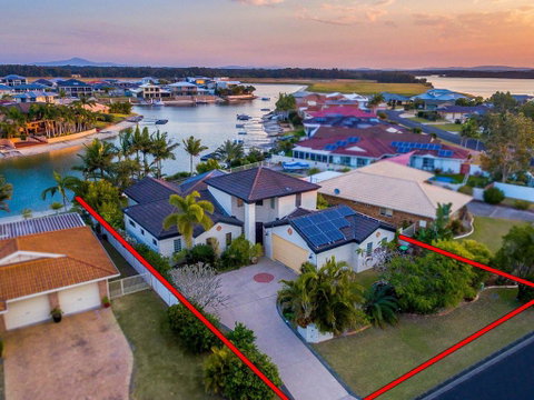 Vista Del Mare - 81 Witonga Drive Yamba Family Home On Water. - Accommodation Yamba 2