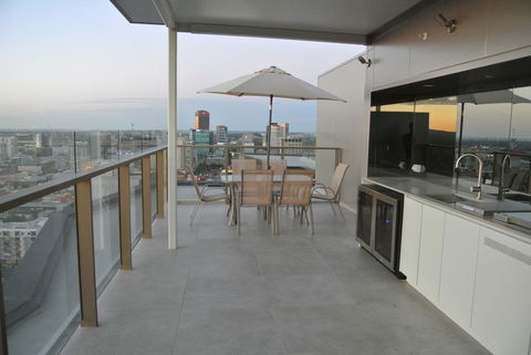 VUE Penthouse On King William - Accommodation Yamba 0