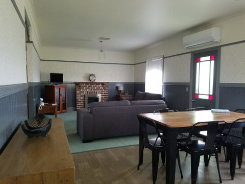 Wagga Wagga Country Cottages - Accommodation Yamba 0