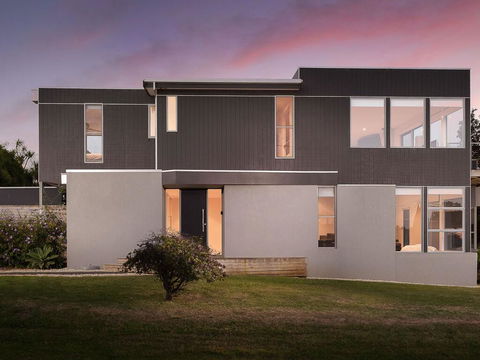 Waikiki Dream - Accommodation Yamba 0