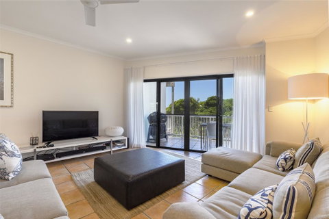 Wake Up To Ocean Views In Stylish Comfort - Accommodation Yamba 2