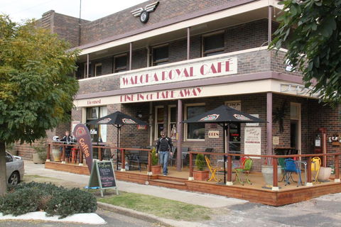 Walcha Royal Cafe & Accommodation - Accommodation Yamba 0