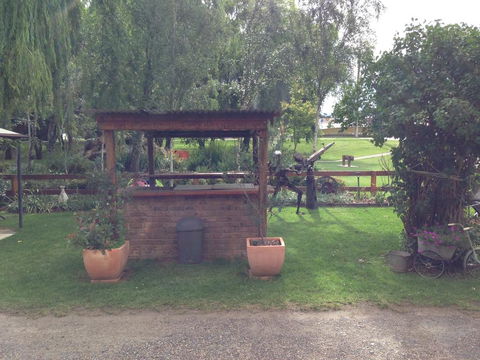 Walcha Royal Cafe & Accommodation - Accommodation Yamba 2