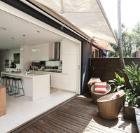 Walk to beach from this Stylish Bronte Oasis w AC wifi and free parking - Accommodation Yamba