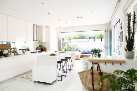 Walk To Beach From This Stylish Bronte Oasis W AC, Wifi And Free Parking - Accommodation Yamba 1