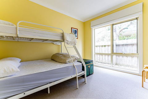 WALKIN' ON SUNSHINE - Accommodation Yamba 1
