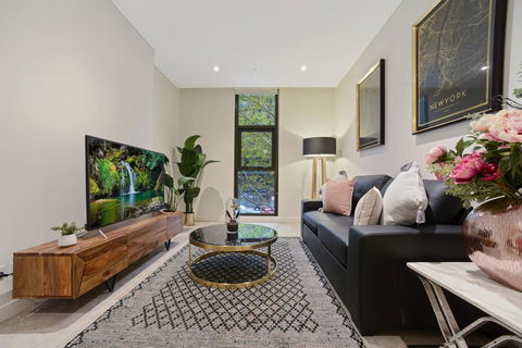 Walking To Darling Harbour, ICC,QVB, Shopping Mall - Accommodation Yamba 0