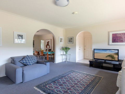Walling-Clifton Gardens - Backing Onto Golf Course - Accommodation Yamba 2