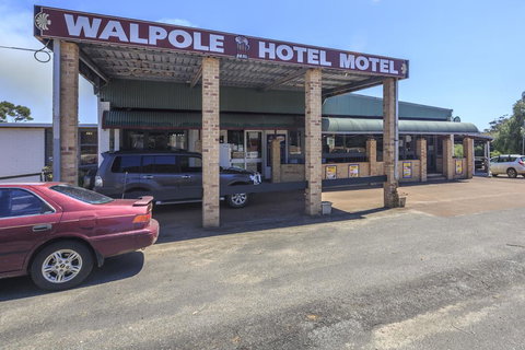 Walpole Hotel Motel - Accommodation Yamba 1