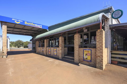 Walpole Hotel Motel - Accommodation Yamba 2