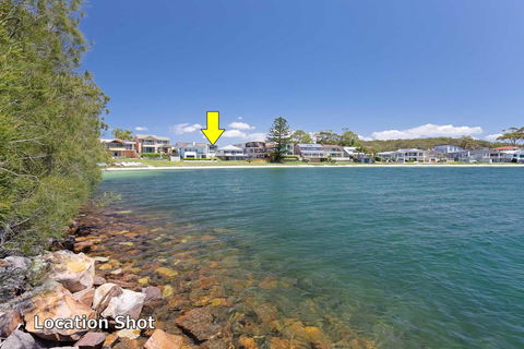 Wanda Waterfront Retreat - Beautiful Beach House - Accommodation Yamba 0