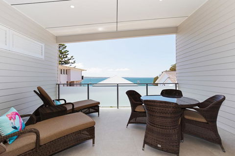 Wanda Waterfront Retreat - Beautiful Beach House - Accommodation Yamba 1