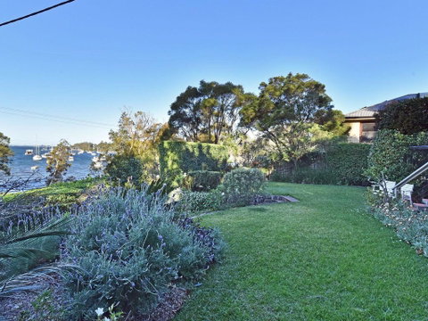 Wangi Waterfront Delight Estate - Waterfront Reserve Home - Accommodation Yamba 3