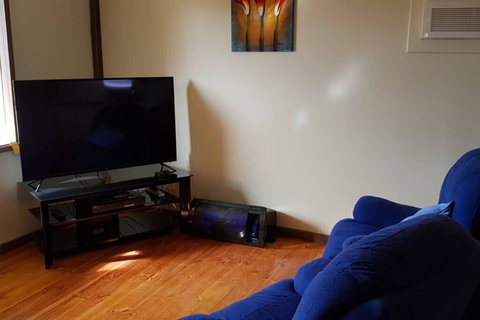 Warmont Apartments Self Contained Home - Accommodation Yamba 2