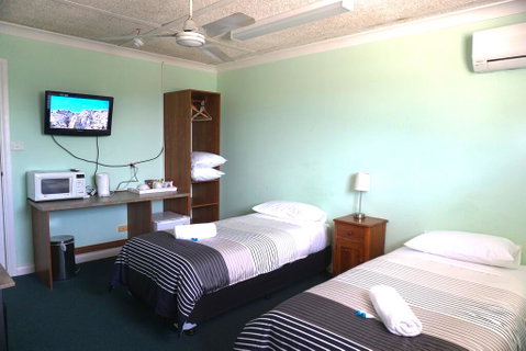 Warners Bay Hotel - Accommodation Yamba 3