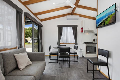 Warrnambool Holiday Village - Accommodation Yamba 0