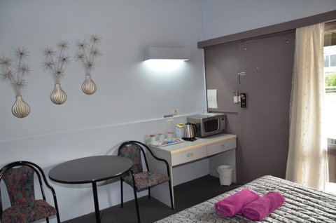 Warwick Motor Inn - Accommodation Yamba 3