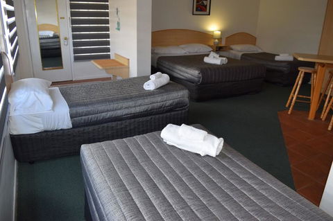 Warwick Vines Motel - Accommodation Yamba 1