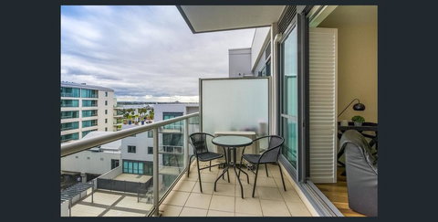 Waterfront (Yarra St) By Gold Star Stays - Accommodation Yamba 2
