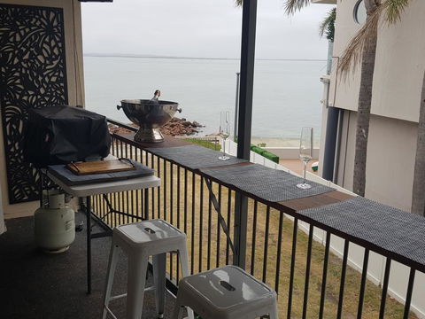 Waterfront 2 Bed Luxury Apartment In Corlette, Port Stephens - Sleeps 4 - Accommodation Yamba 3