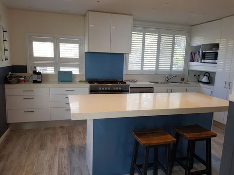 Waterfront 2 Bed Luxury Apartment In Corlette, Port Stephens - Sleeps 4 - Accommodation Yamba 0