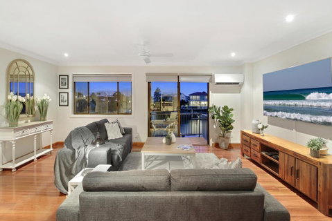 Waterfront Boutique Apartment - Personal Concierge - Accommodation Yamba 0