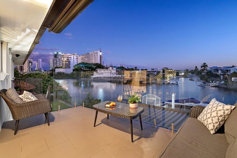 Waterfront Boutique Apartment - Personal Concierge - Accommodation Yamba 2