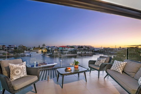 Waterfront Boutique Apartment - Personal Concierge - Accommodation Yamba 1