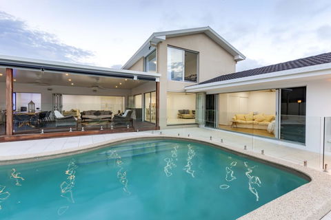 Waterfront Entertainer - Accommodation Yamba 3