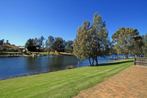 Waterfront Getaway In Sussex - Accommodation Yamba 2